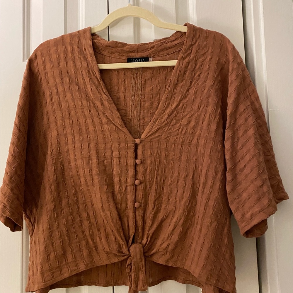 Boutique flowy crop top